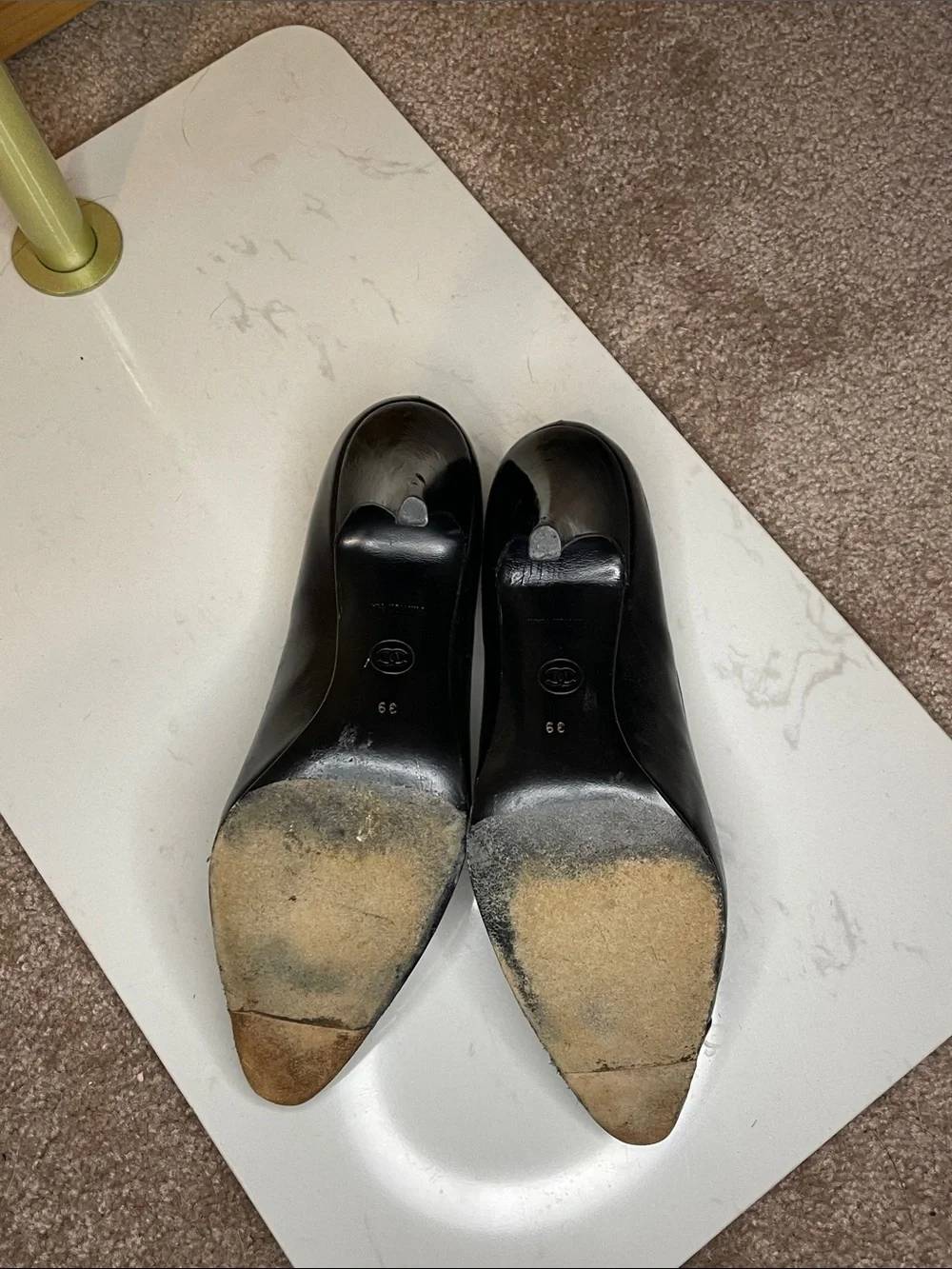 CHANEL Black Patent Leather Pointed Toe Pumps Size EU39 US8 - Picture 6 of 9